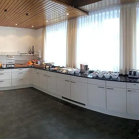 Leitner Hotel *
