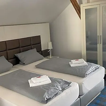 Leitner Hotel *